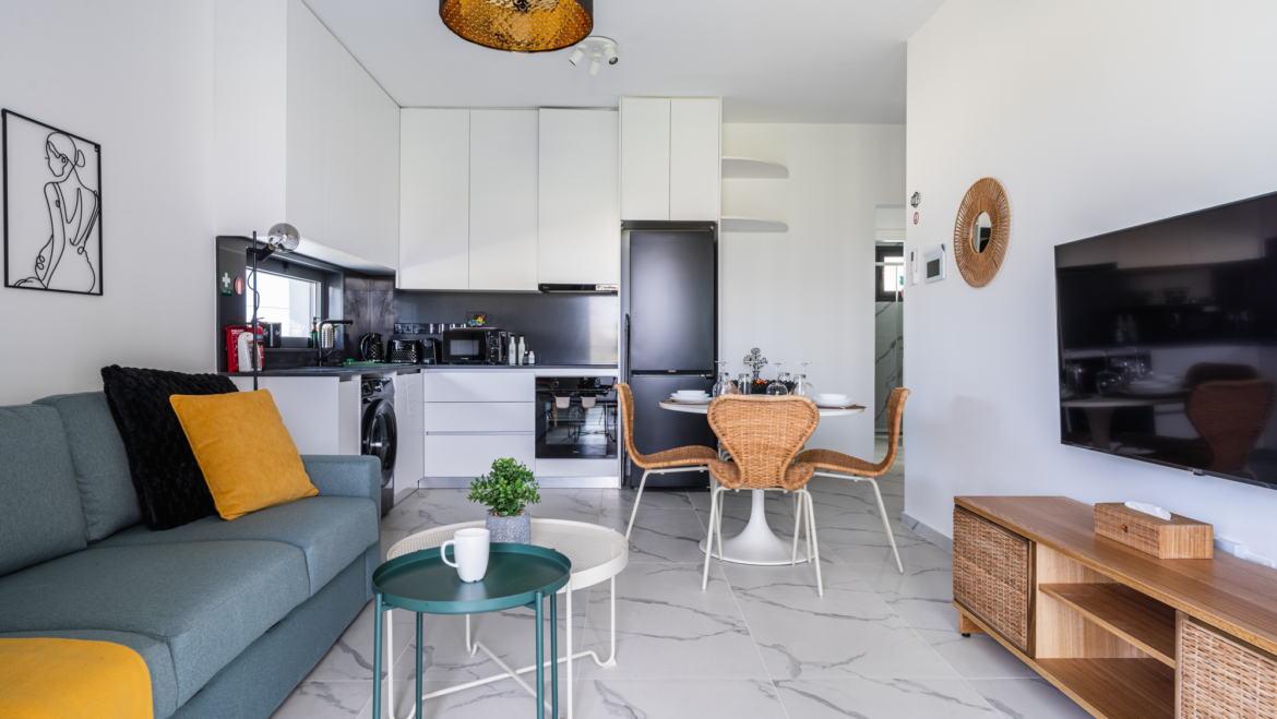 Nayla’ Cheerful Apartment