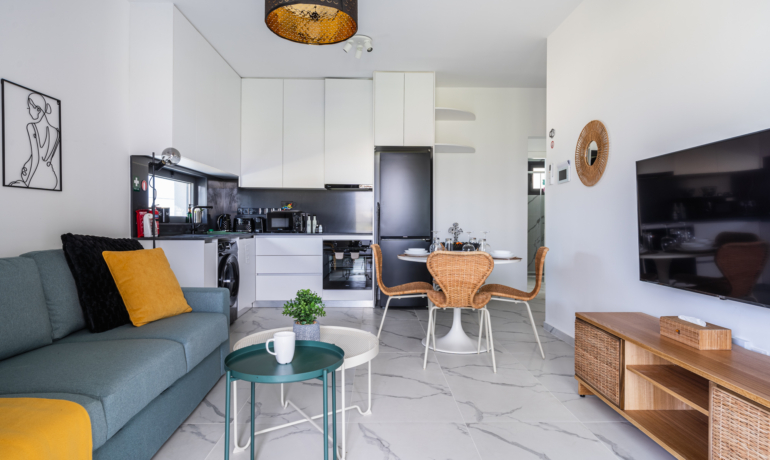 Nayla’ Cheerful Apartment